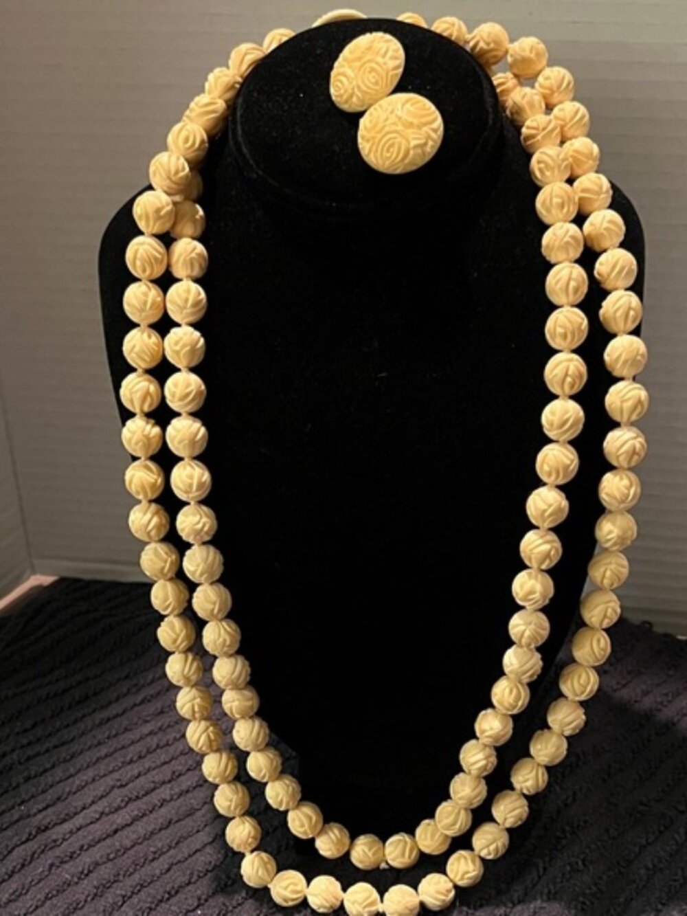 Elegant Vintage Ivory/Yellow Beaded Necklace and Clip Earring Set